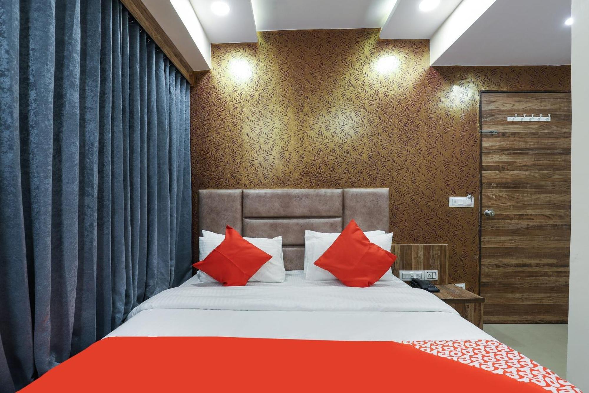 OYO 37068 Hotel Dream Stay Sarkhej Exterior foto